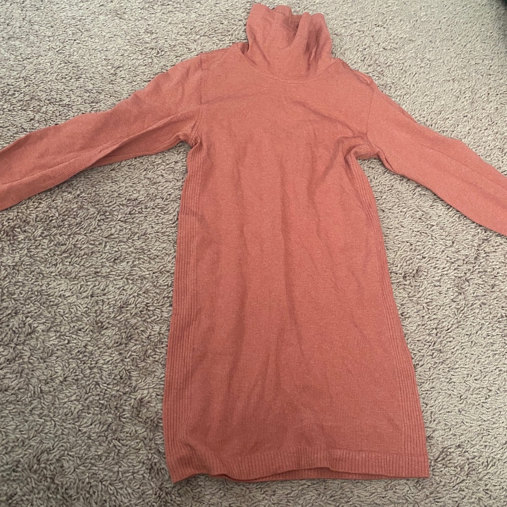 Lululemon turtleneck long sleeve top